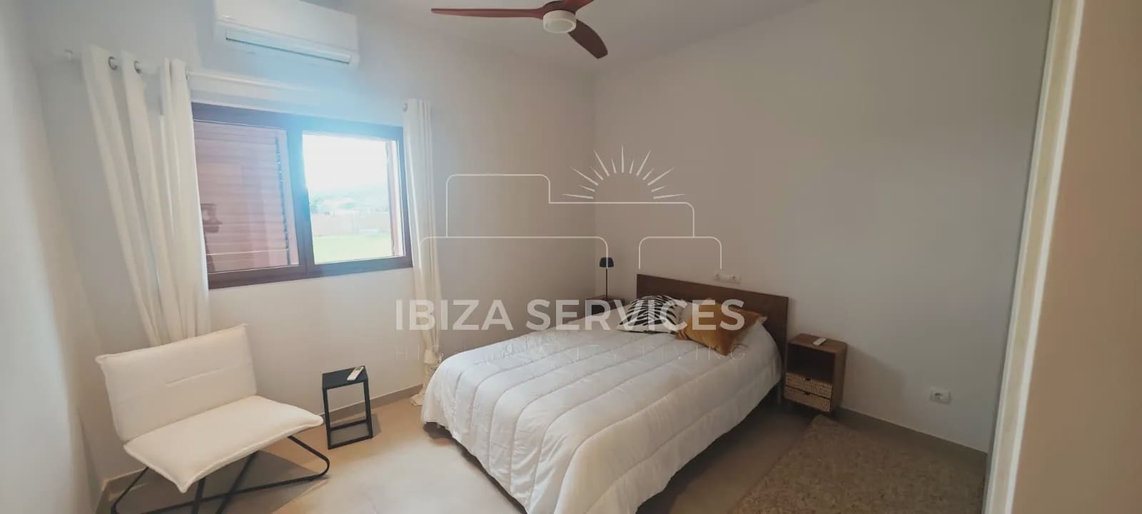 4 soveværelse Finca/Landehus til leje i Santa Eulalia / Santa Eularia med garage - € 6.000 (Ref: 9529027)