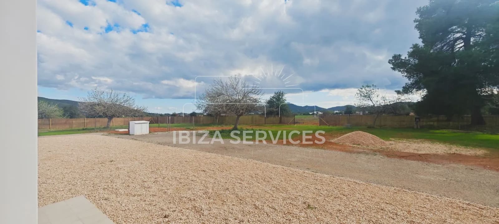 4 soveværelse Finca/Landehus til leje i Santa Eulalia / Santa Eularia med garage - € 6.000 (Ref: 9529027)