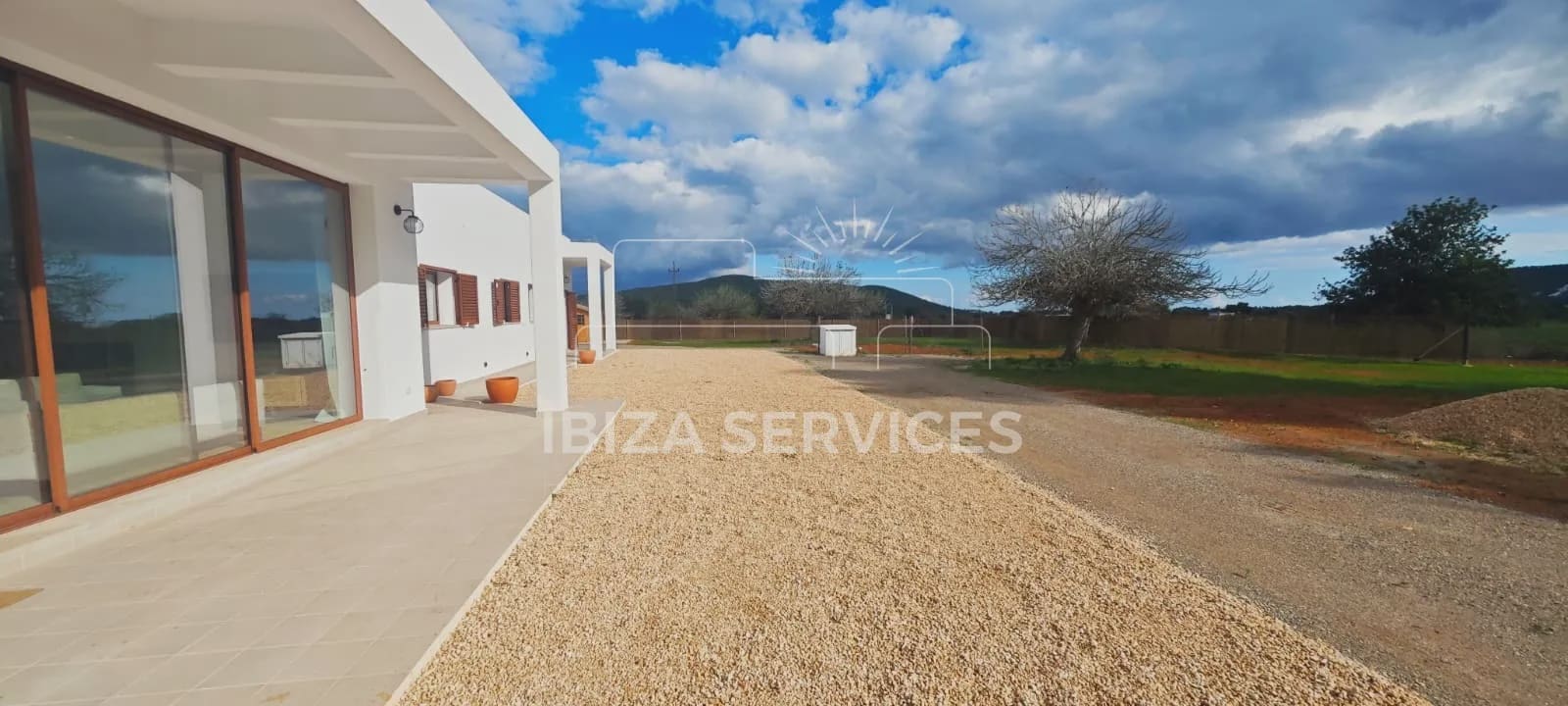 4 soveværelse Finca/Landehus til leje i Santa Eulalia / Santa Eularia med garage - € 6.000 (Ref: 9529027)