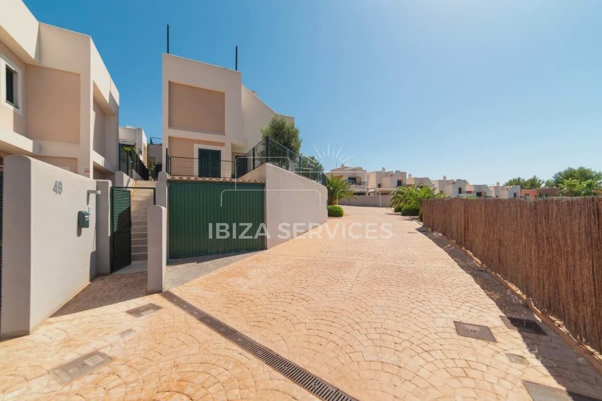 3 bedroom Apartment for sale in Cala Tarida with pool garage - € 798,000 (Ref: 9532297)