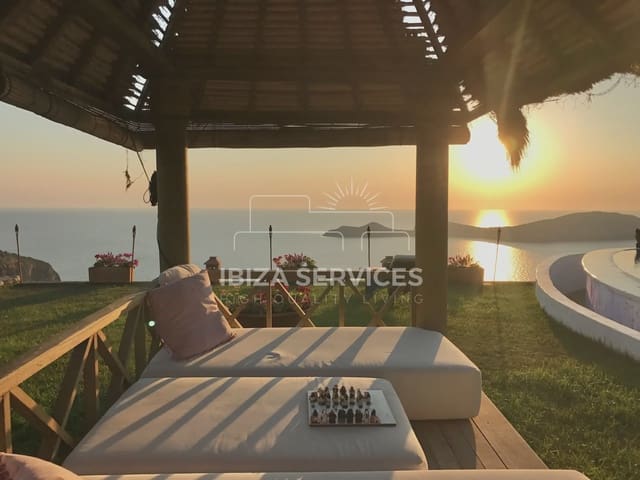 8 camera da letto Villa in vendita in Cala Llenya, Santa Eulalia / Santa Eularia con piscina garage - 29.900.000 € (Rif: 9542026)