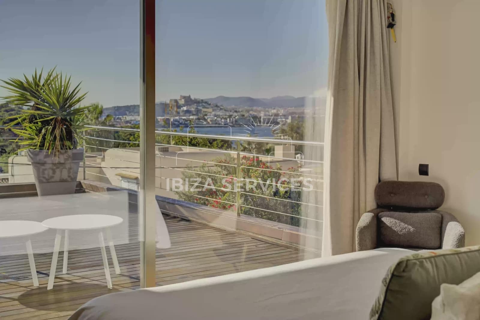 3 slaapkamer Villa voor vakantieverhuur in Talamanca met garage - € 3.752 (Ref: 9547378)