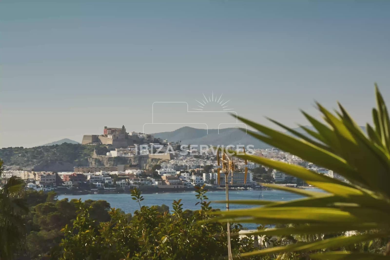 3 slaapkamer Villa voor vakantieverhuur in Talamanca met garage - € 3.752 (Ref: 9547378)