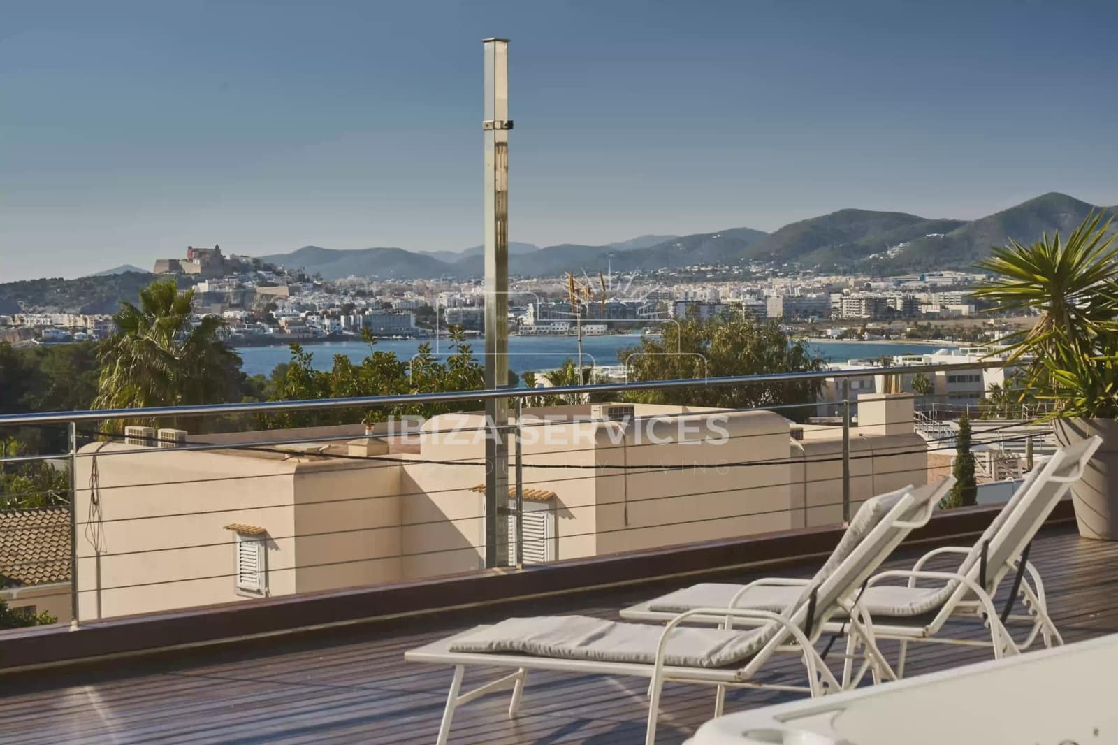 3 slaapkamer Villa voor vakantieverhuur in Talamanca met garage - € 3.752 (Ref: 9547378)