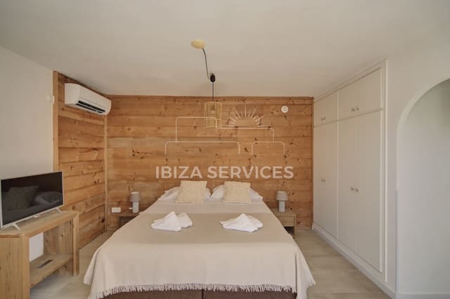 Appartement voor vakantieverhuur in Cala Llonga, Santa Eulalia / Santa Eularia met zwembad - € 1.120 (Ref: 9554256)