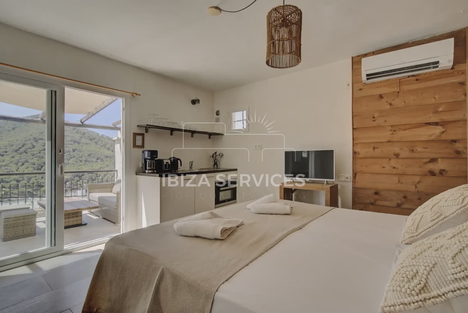 Apartment for holiday rental in Cala Llonga with pool - € 1,120 (Ref: 9554256)