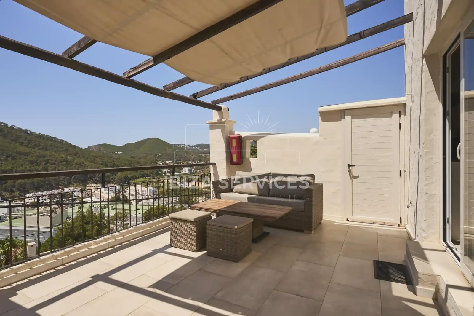 Apartment for holiday rental in Cala Llonga with pool - € 1,120 (Ref: 9554256)