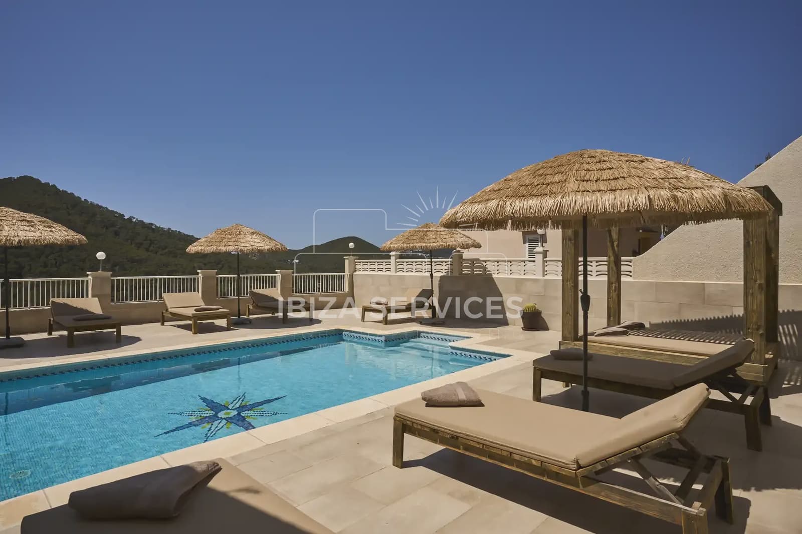 Apartment for holiday rental in Cala Llonga with pool - € 1,120 (Ref: 9554256)