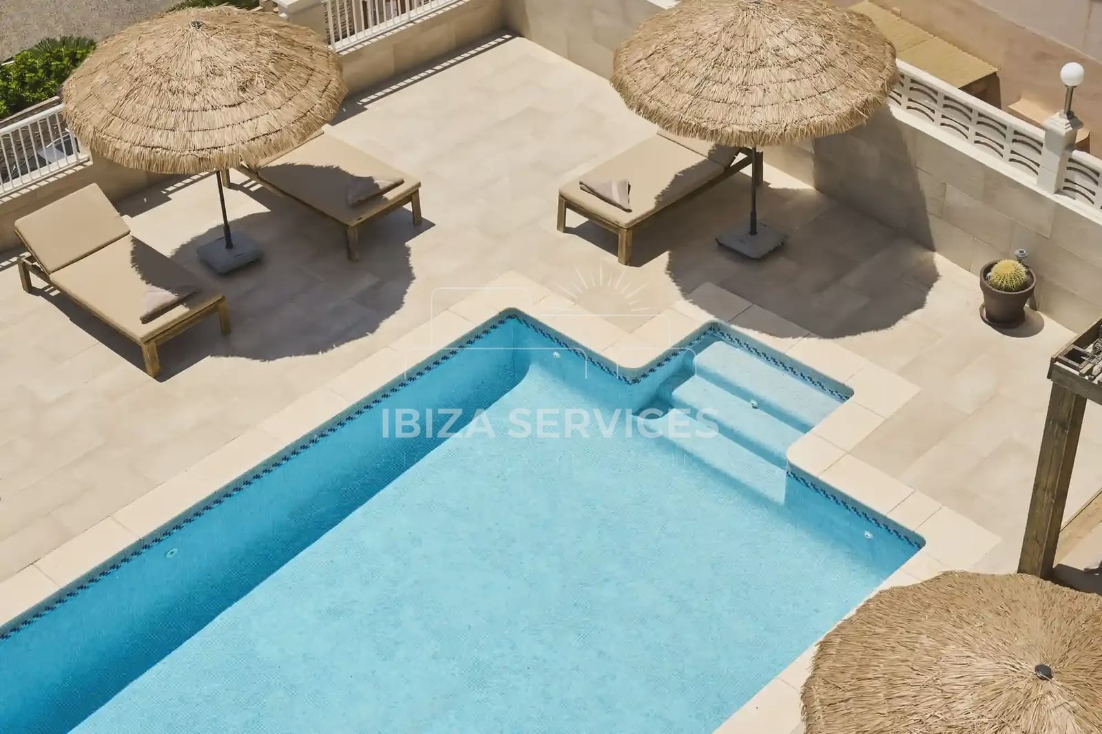 Apartment for holiday rental in Cala Llonga with pool - € 1,120 (Ref: 9554256)