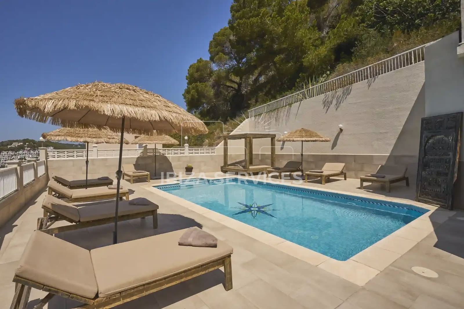 Apartment for holiday rental in Cala Llonga with pool - € 1,120 (Ref: 9554256)