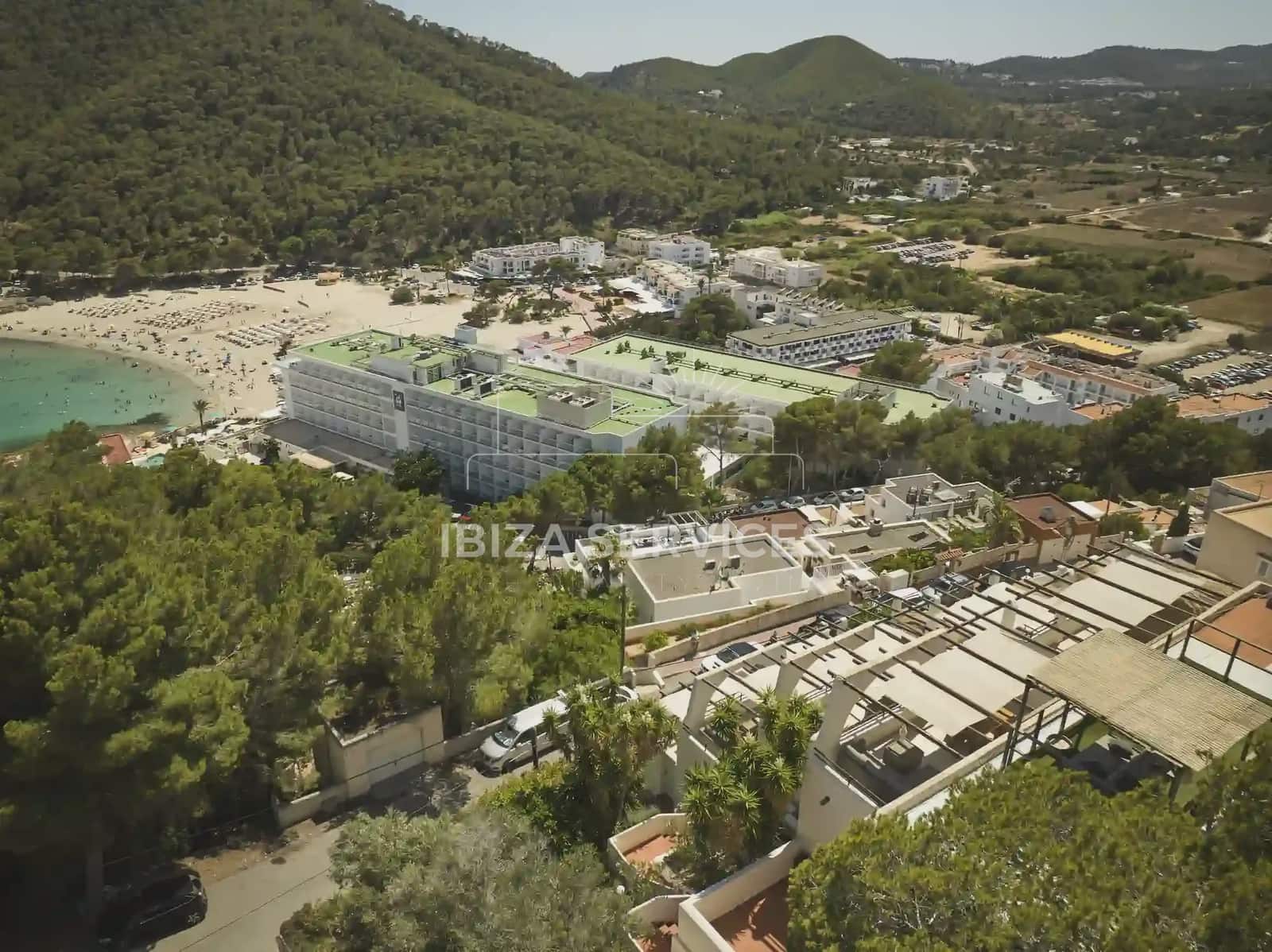 Apartment for holiday rental in Cala Llonga with pool - € 1,120 (Ref: 9554256)