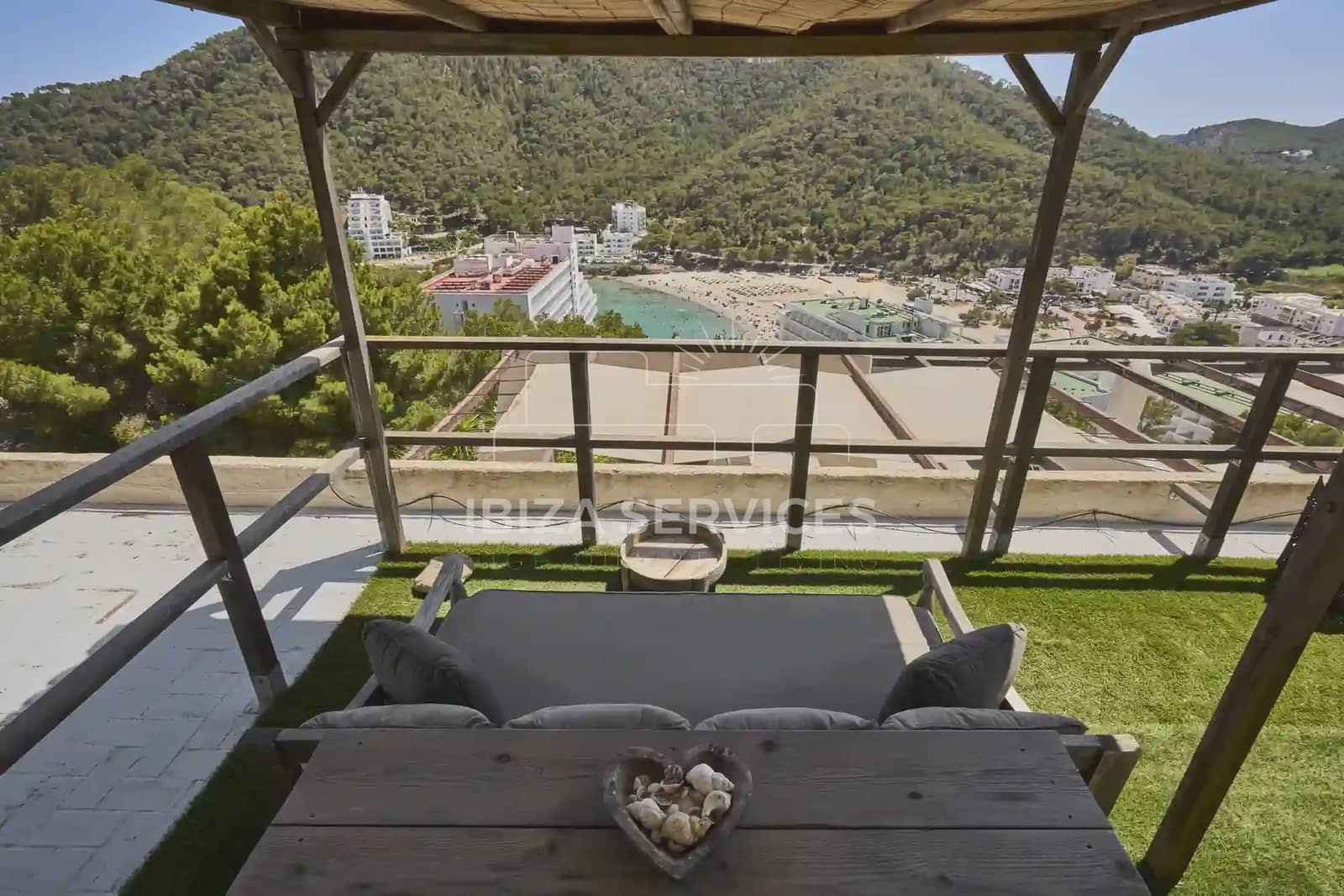 Apartment for holiday rental in Cala Llonga with pool - € 1,120 (Ref: 9554256)