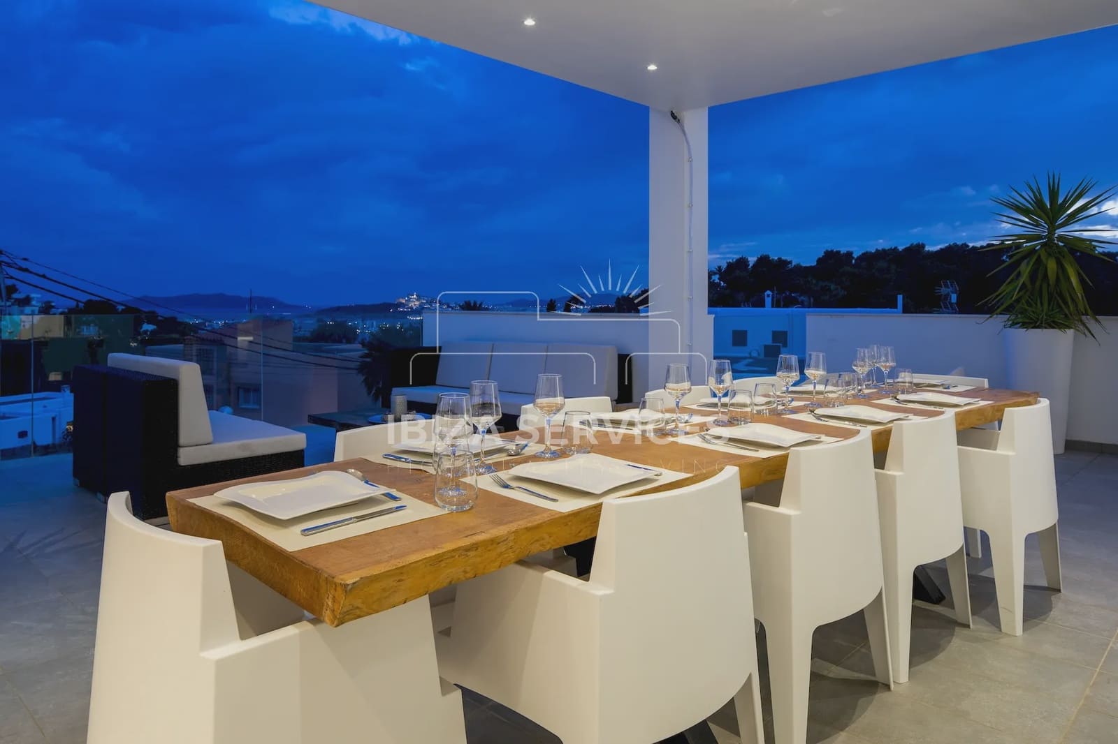 5 bedroom Villa for rent in Talamanca with pool garage - € 7,500 (Ref: 9562597)