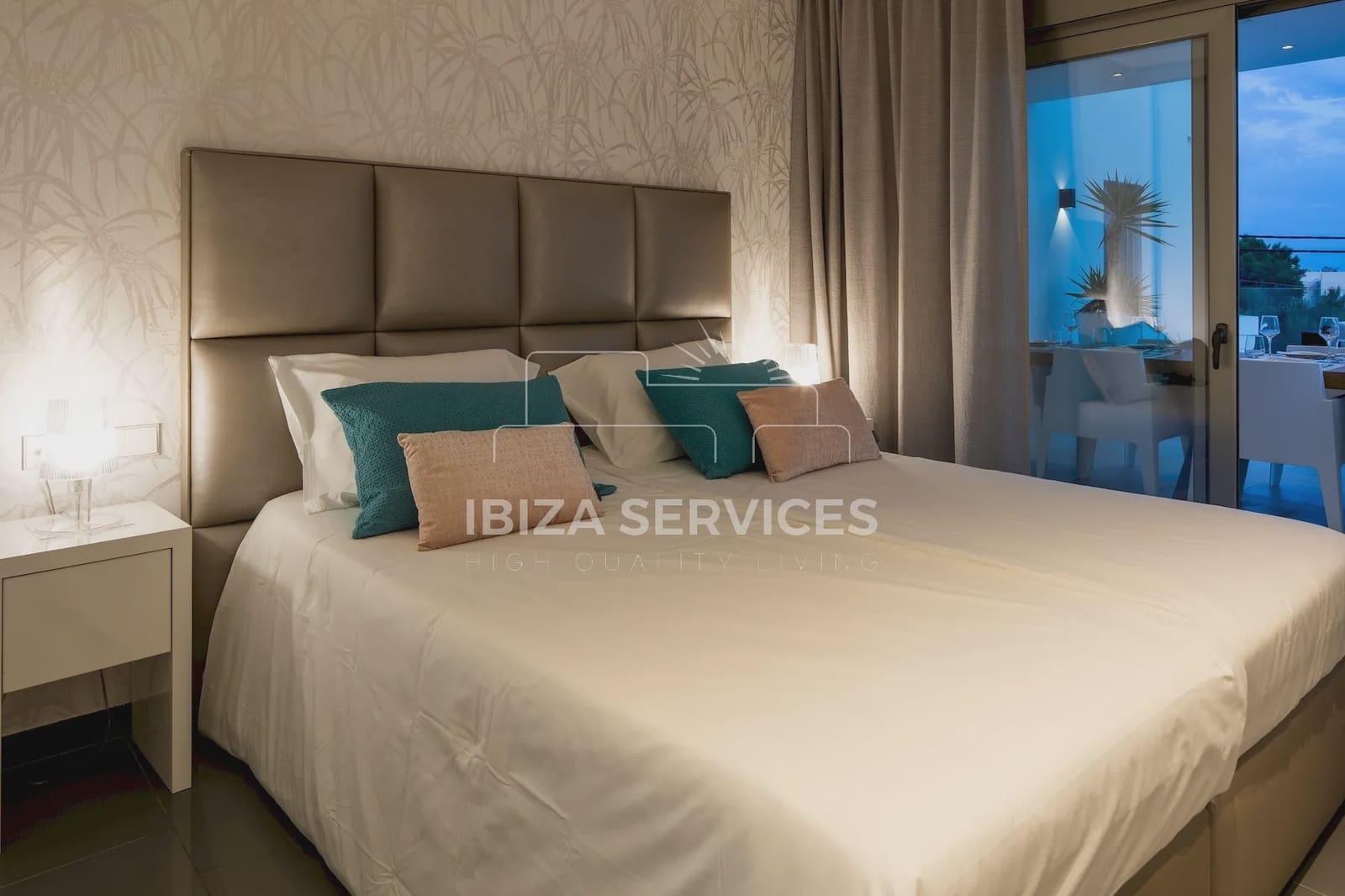 5 bedroom Villa for rent in Talamanca with pool garage - € 7,500 (Ref: 9562597)