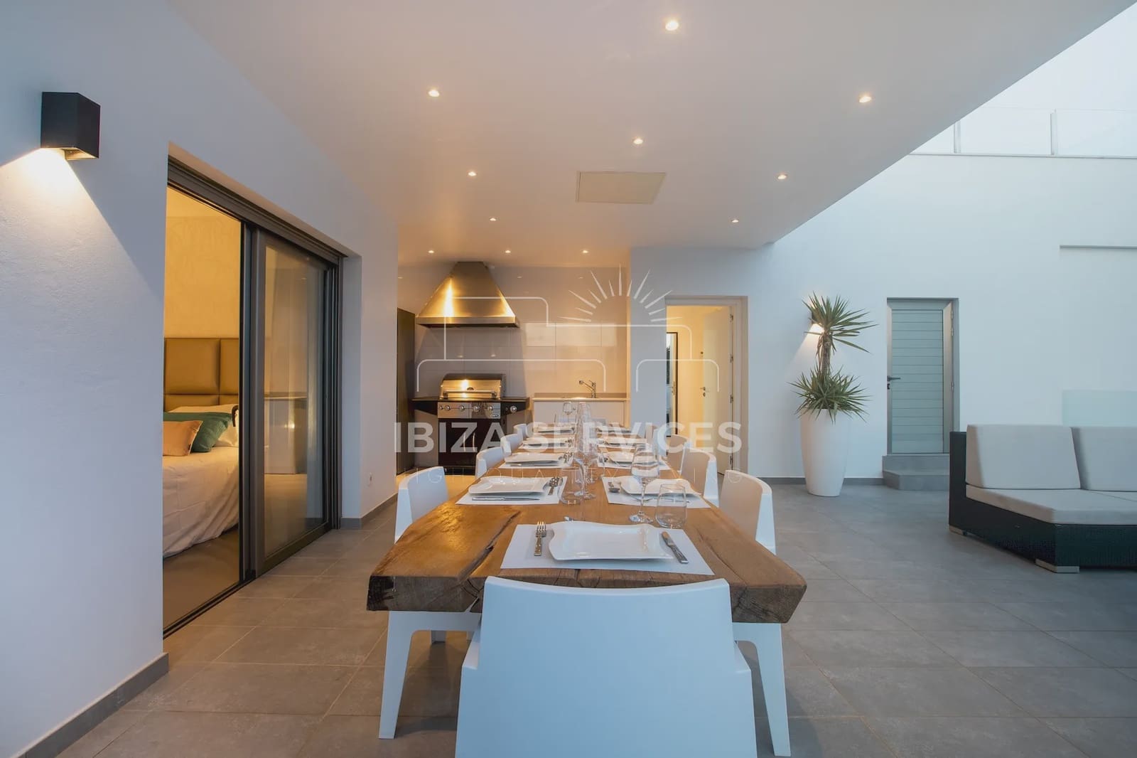 5 bedroom Villa for rent in Talamanca with pool garage - € 7,500 (Ref: 9562597)