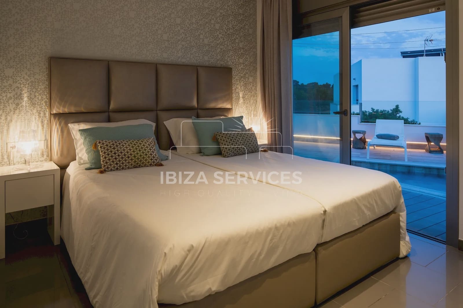 5 bedroom Villa for rent in Talamanca with pool garage - € 7,500 (Ref: 9562597)