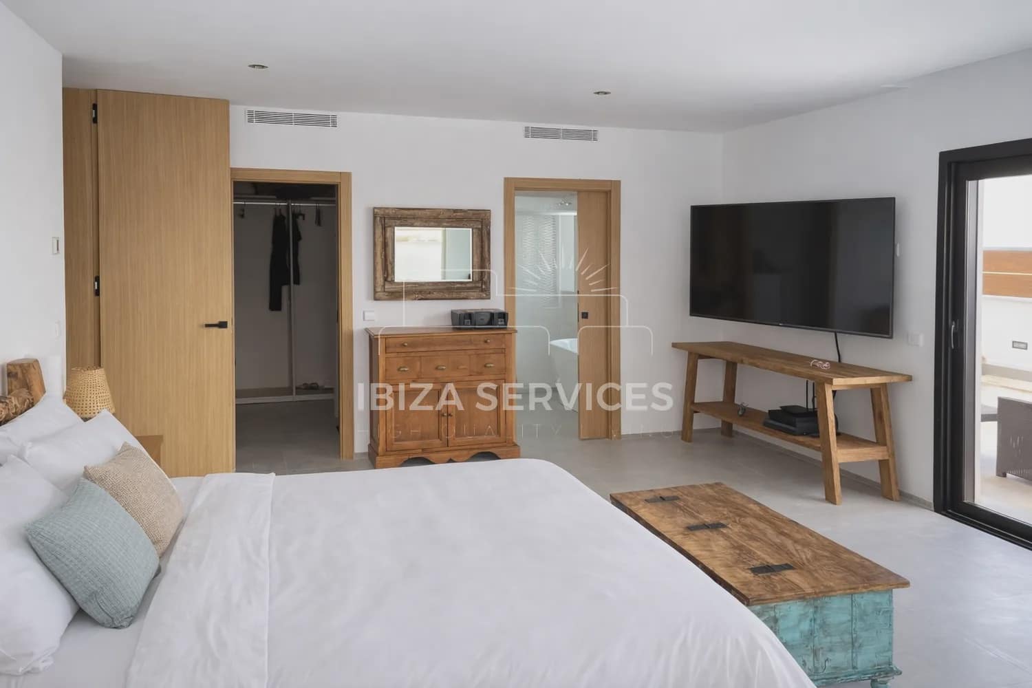 3 sypialnia Willa na sprzedaż w Talamanca z basenem garażem - 1 790 000 € (Ref: 9629365)