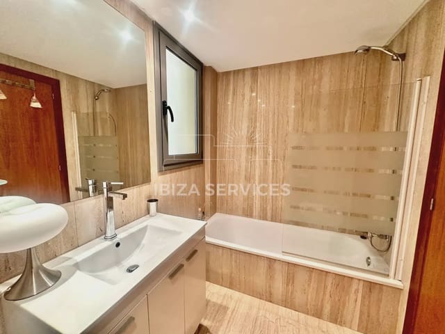 Appartement de 2 chambres à louer à Ibiza ville avec piscine garage - 4 285 € (Ref: 9708133)