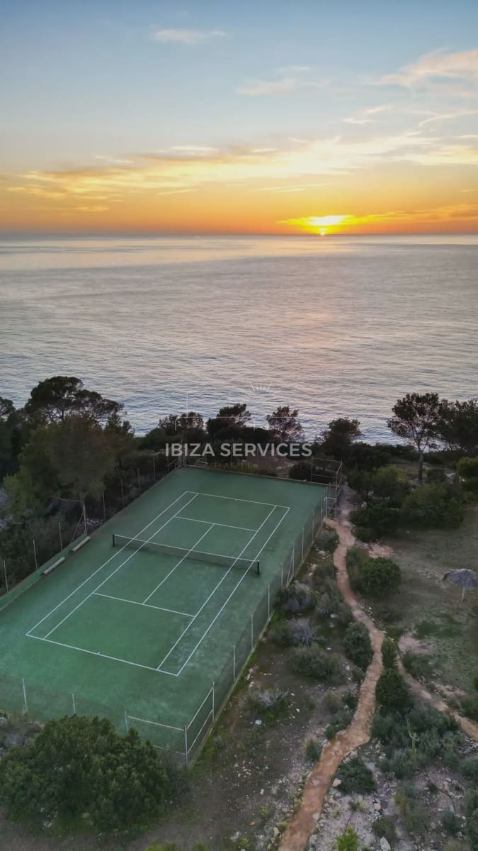 Villa/Maison de 3 chambres à louer à Cala Moli avec piscine garage - 8 800 € (Ref: 9753750)