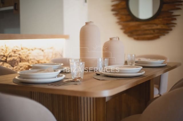 Villa/Maison de 3 chambres à louer à Cala Molí, San Jose / Sant Josep de Sa Talaia avec piscine garage - 8 800 € (Ref: 9753750)