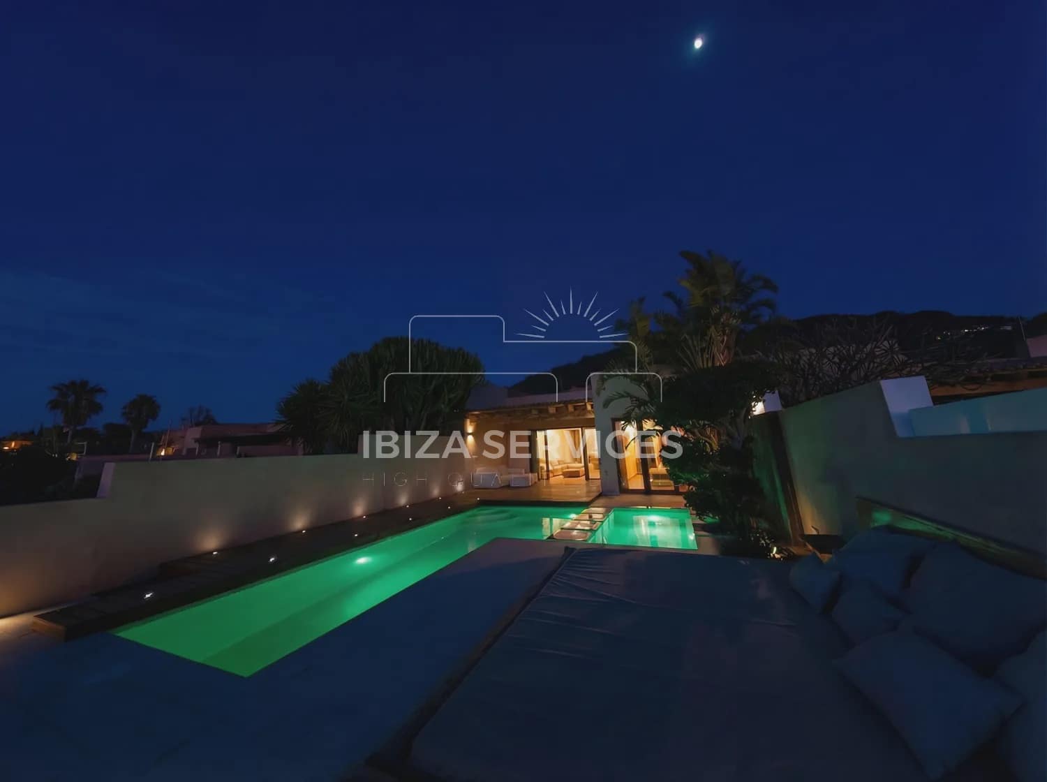 Villa/Maison de 3 chambres à louer à Cala Moli avec piscine garage - 8 800 € (Ref: 9753750)