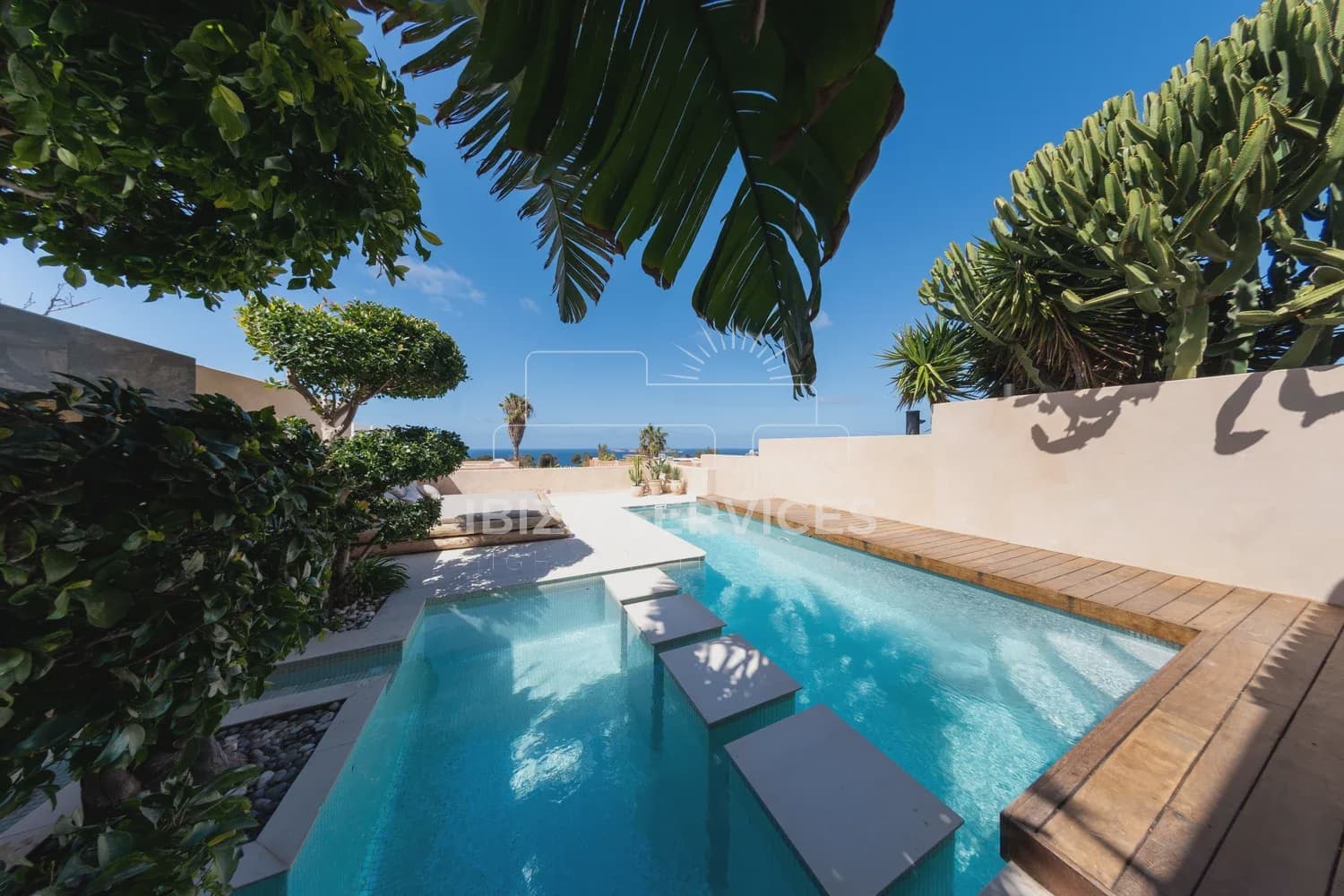 Villa/Maison de 3 chambres à louer à Cala Moli avec piscine garage - 8 800 € (Ref: 9753750)