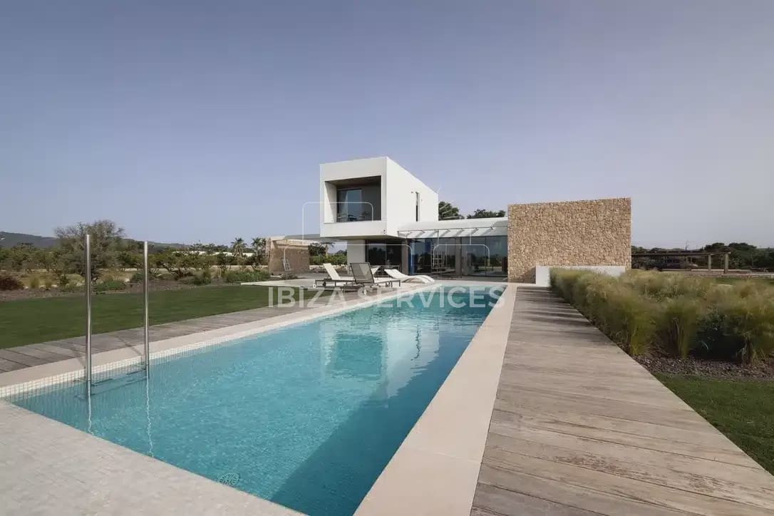 4 bedroom Villa for rent in Talamanca with pool garage - € 28,000 (Ref: 9761567)