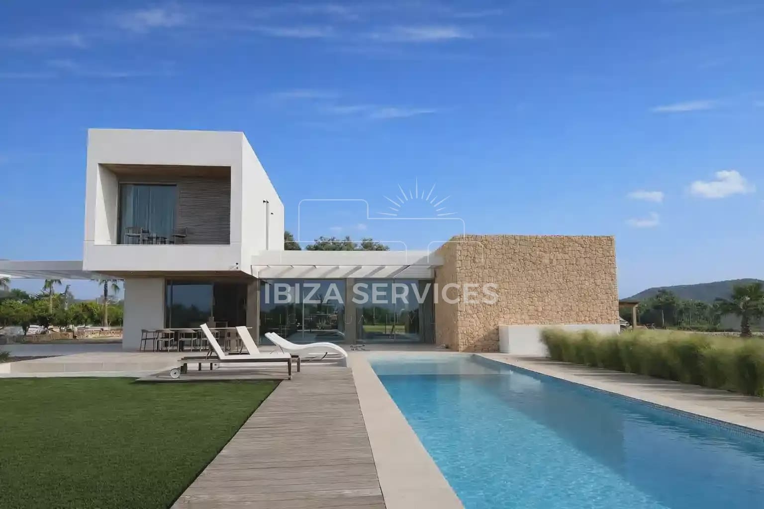 4 bedroom Villa for rent in Talamanca with pool garage - € 28,000 (Ref: 9761567)