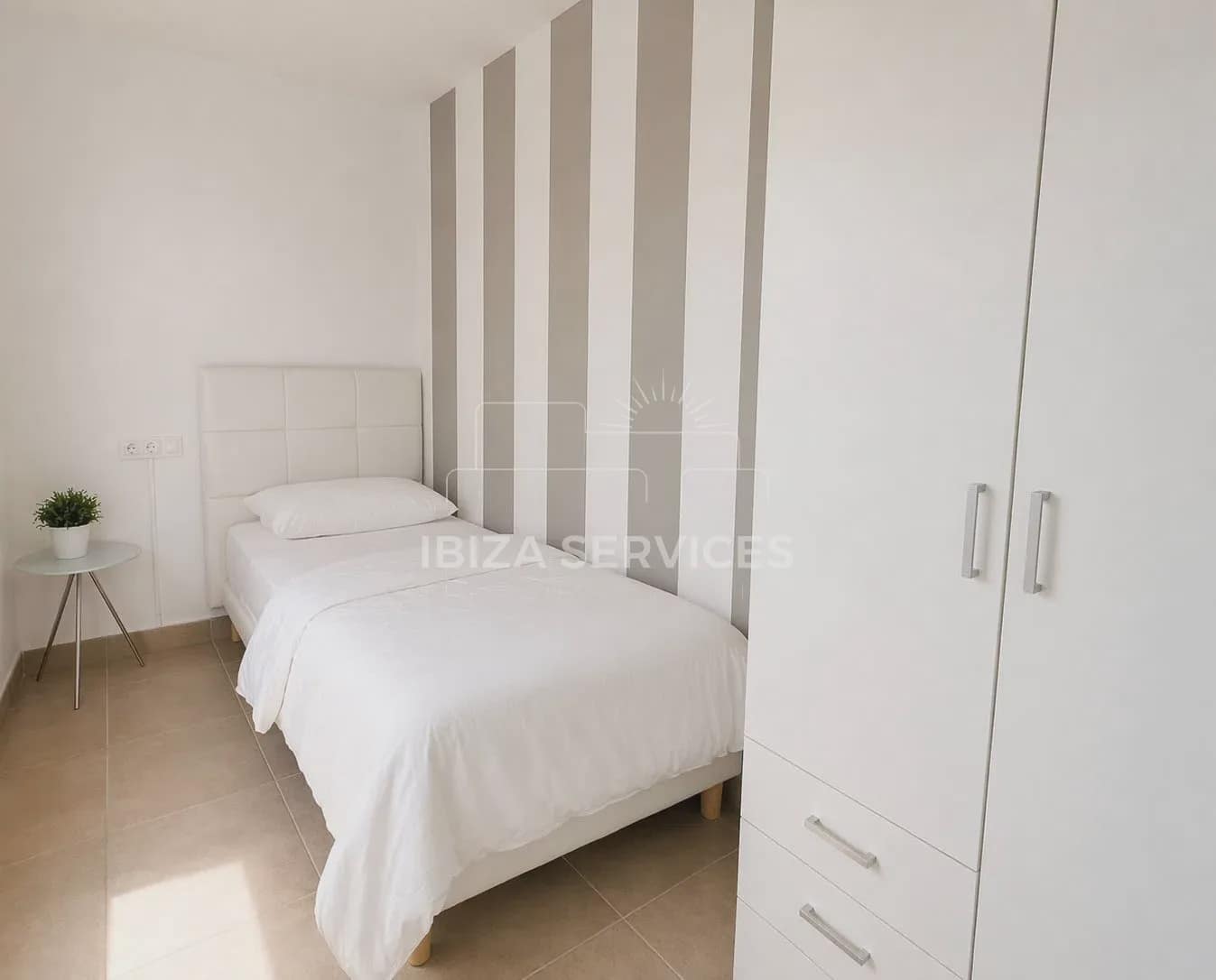 3 bedroom Apartment for rent in Cala d'en Bou with pool garage - € 3,666 (Ref: 9776918)