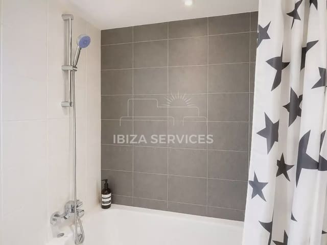 Appartement de 3 chambres à louer à Cala d'en Bou, San Jose / Sant Josep de Sa Talaia avec piscine garage - 3 666 € (Ref: 9776918)