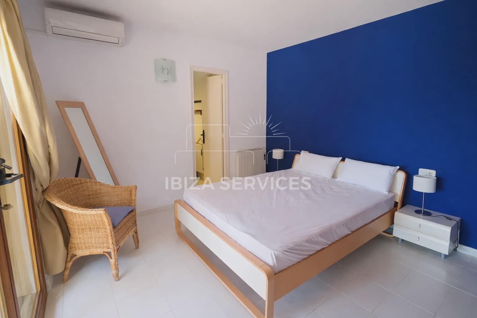 2 sypialnia Apartament do wynajęcia w Cala Tarida z garażem - 2 500 € (Ref: 9783898)