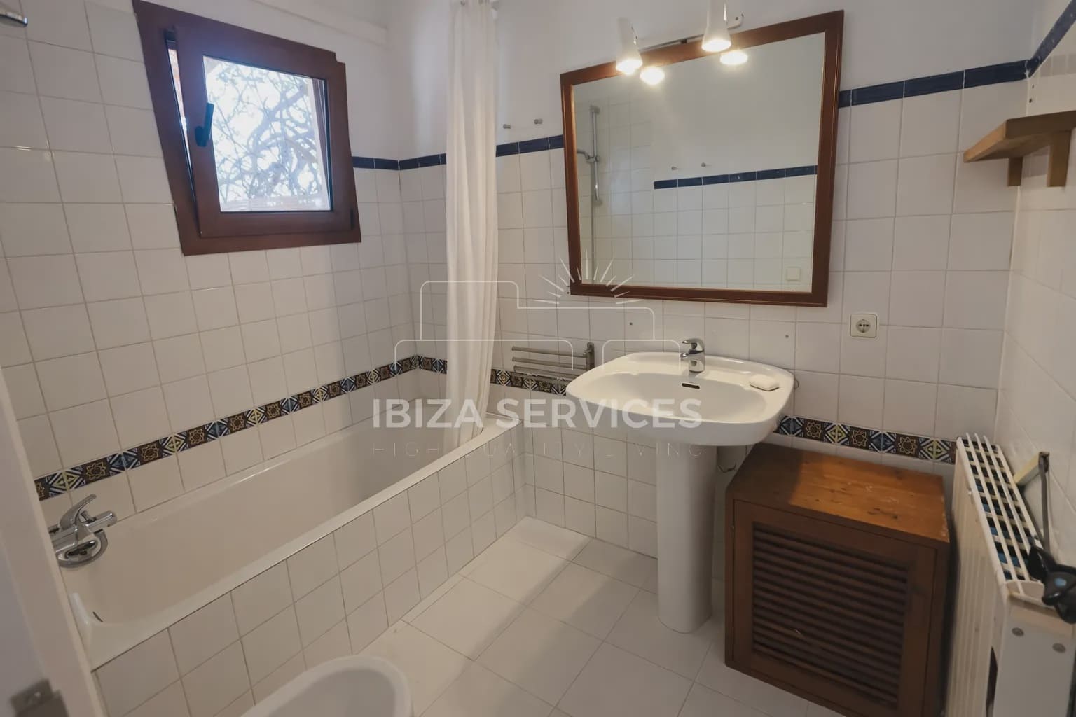 2 sypialnia Apartament do wynajęcia w Cala Tarida z garażem - 2 500 € (Ref: 9783898)