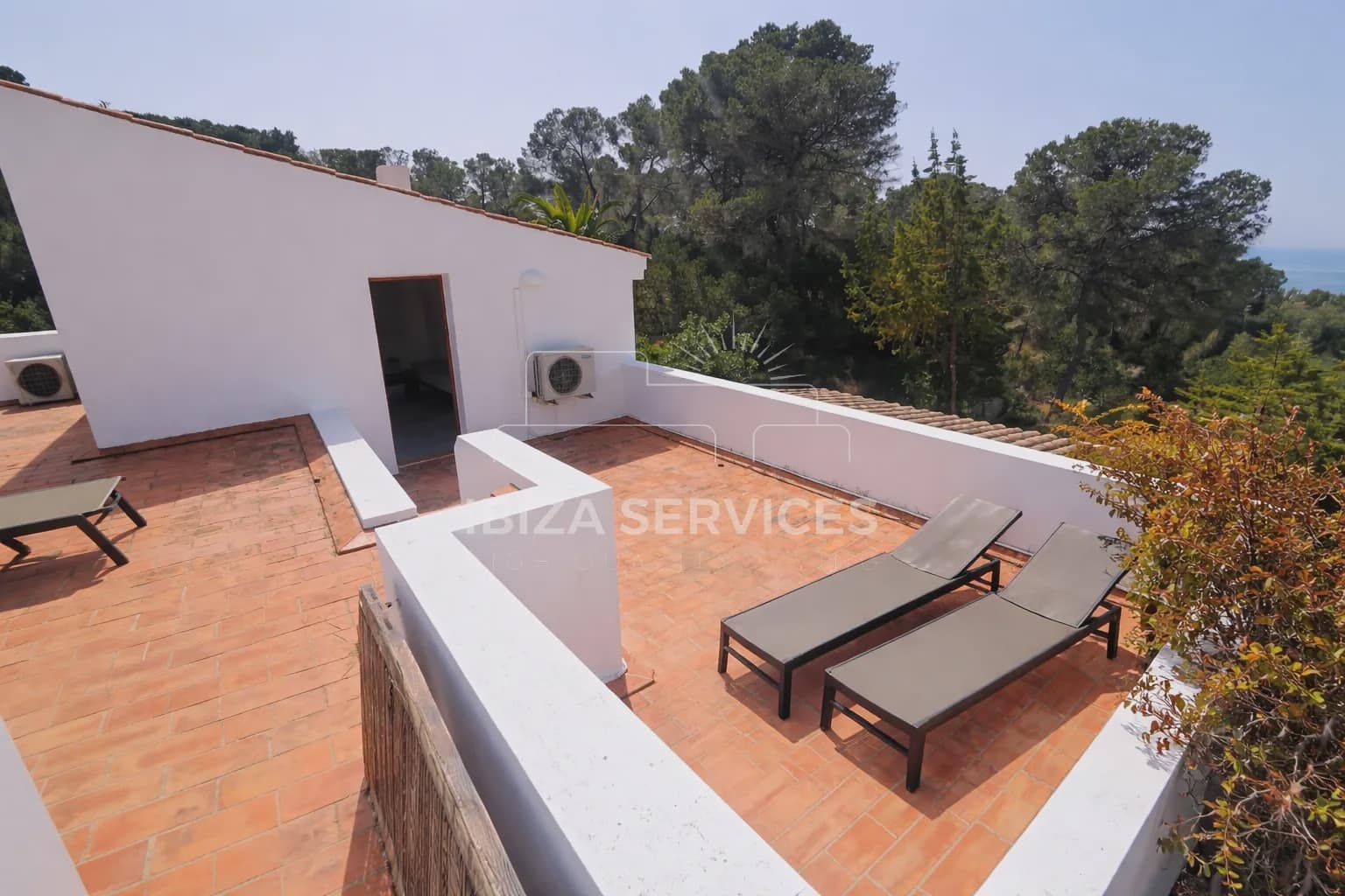 2 sypialnia Apartament do wynajęcia w Cala Tarida z garażem - 2 500 € (Ref: 9783898)