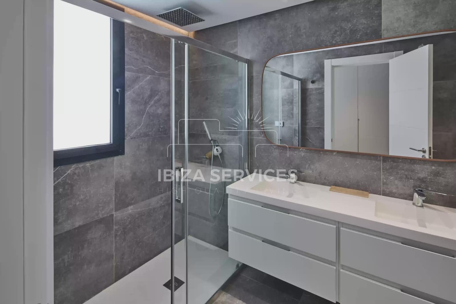 3 makuuhuone Huoneisto myytävänä paikassa Nuestra Senora de Jesus mukana uima-altaan 
autotalli - 1 350 000 € (Ref: 9805836)