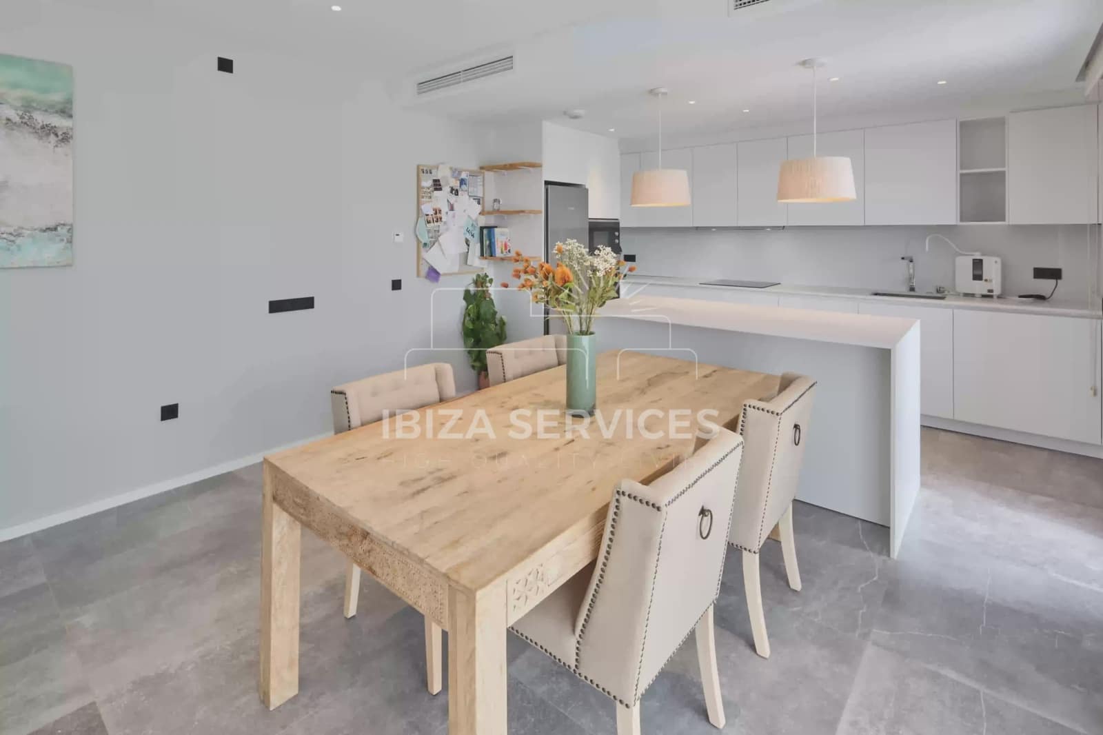 3 makuuhuone Huoneisto myytävänä paikassa Nuestra Senora de Jesus mukana uima-altaan 
autotalli - 1 350 000 € (Ref: 9805836)