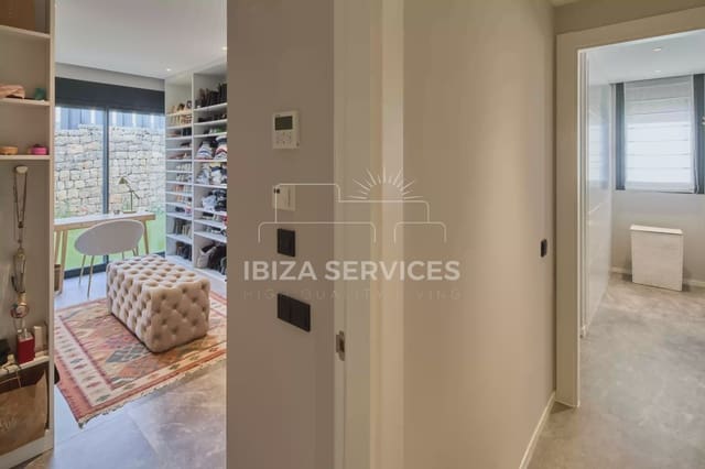 3 makuuhuone Huoneisto myytävänä paikassa Nuestra Señora de Jesus, Santa Eulalia / Santa Eularia mukana uima-altaan 
autotalli - 1 350 000 € (Ref: 9805836)