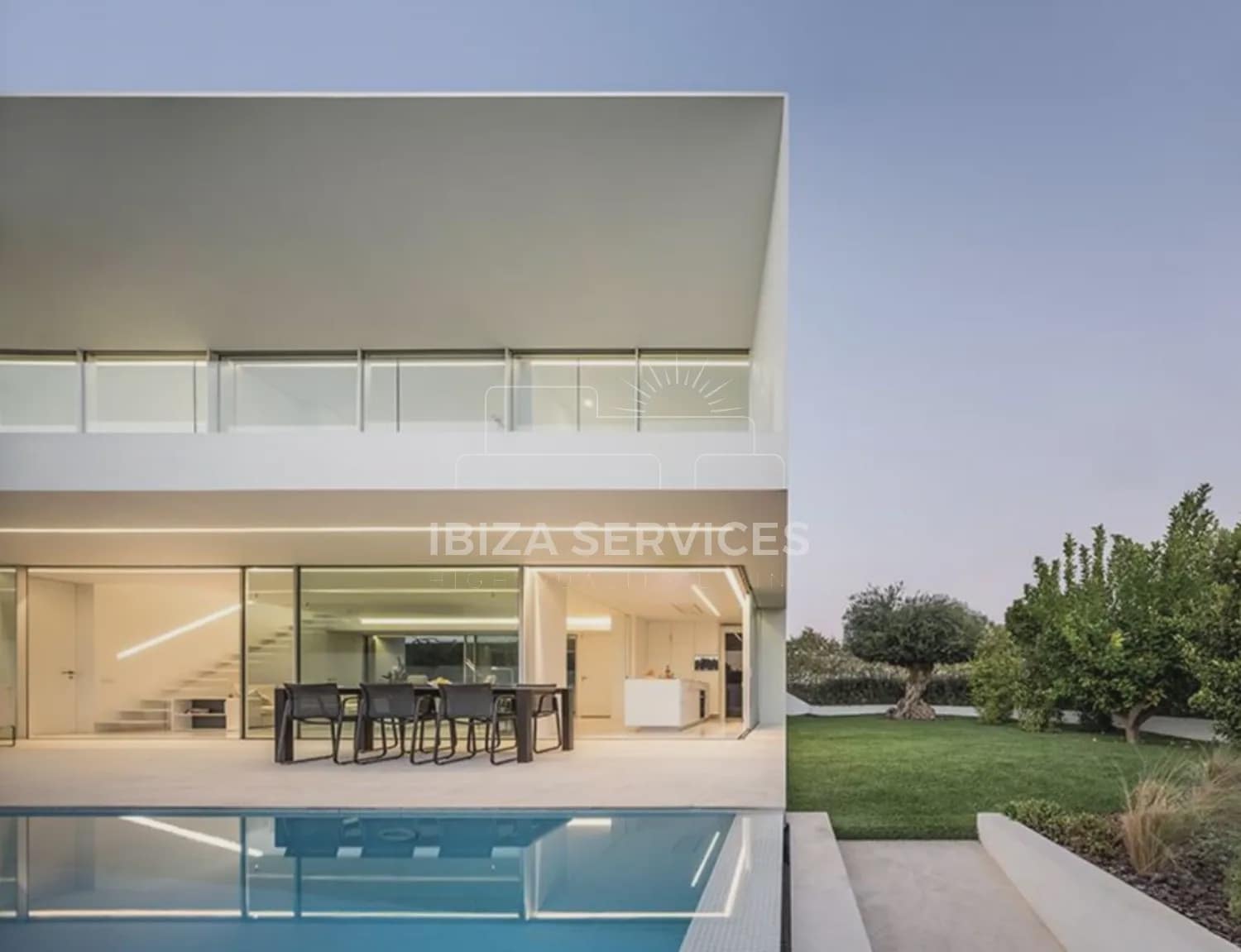 4 soveværelse Villa til leje i Talamanca med swimmingpool garage - € 35.000 (Ref: 9814082)