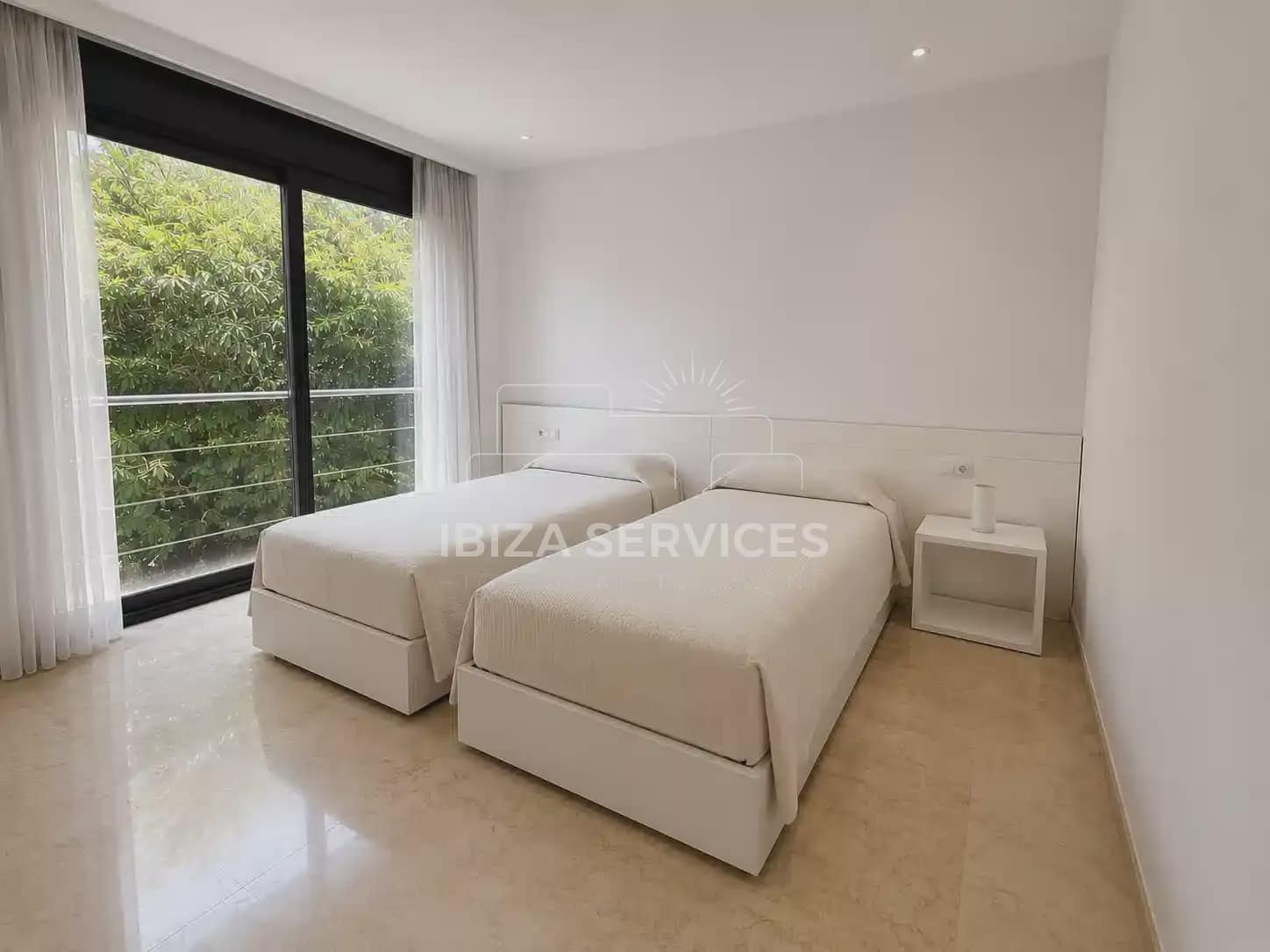 5 bedroom Villa for rent in Cala Salada with pool garage - € 14,000 (Ref: 9834808)