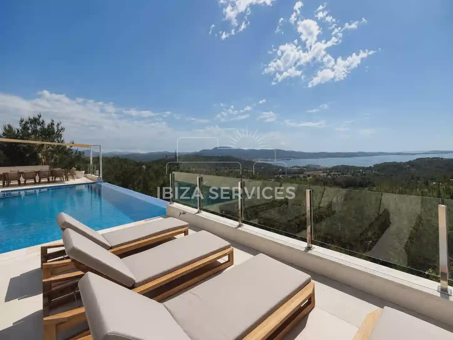 5 bedroom Villa for rent in Cala Salada with pool garage - € 14,000 (Ref: 9834808)