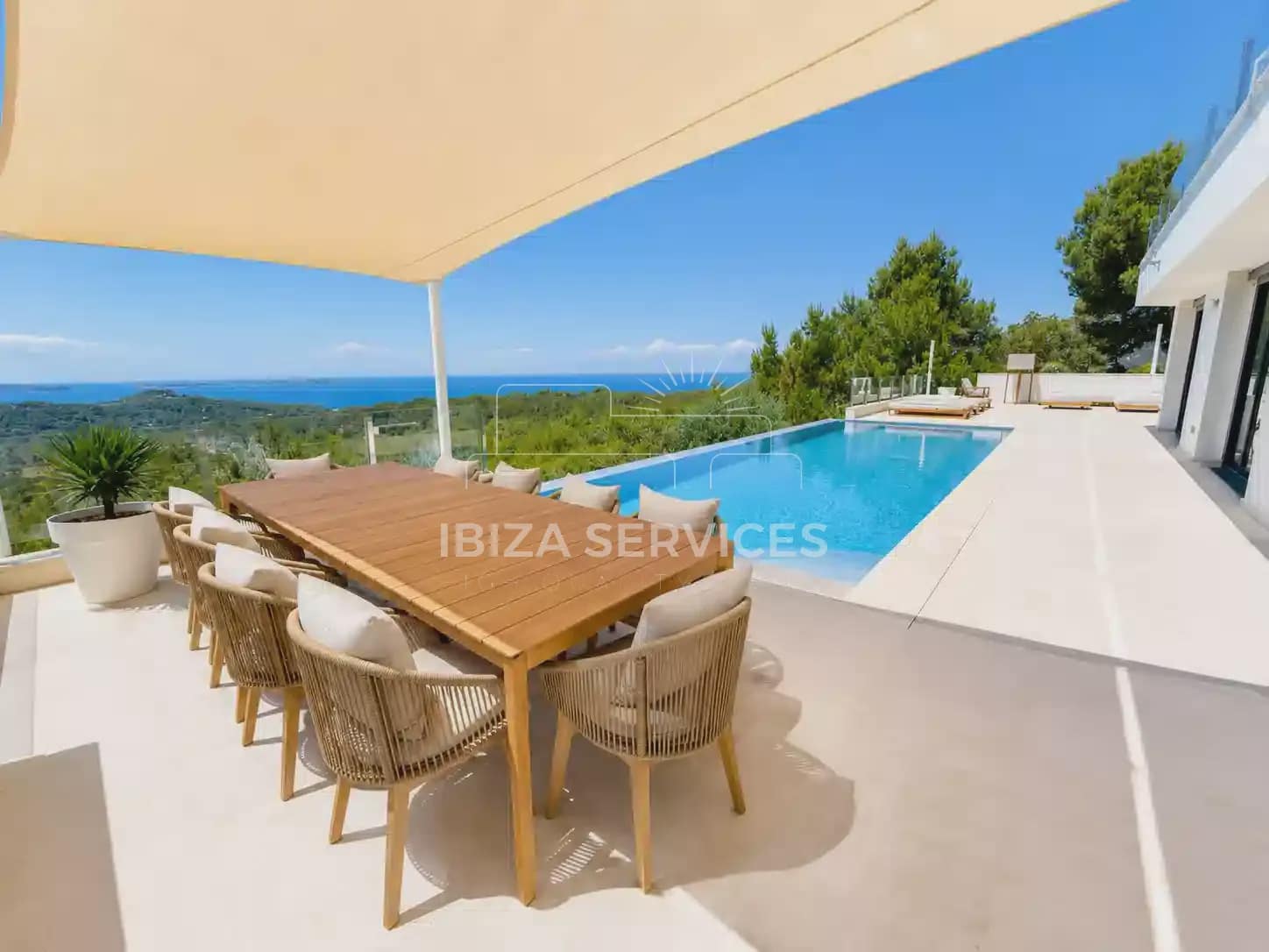 5 bedroom Villa for rent in Cala Salada with pool garage - € 14,000 (Ref: 9834808)