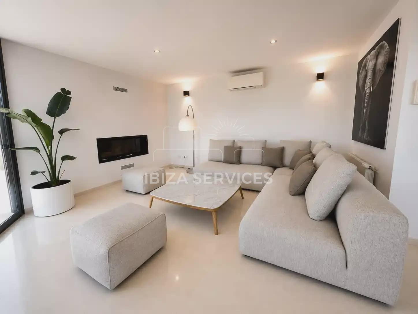 5 bedroom Villa for rent in Cala Salada with pool garage - € 14,000 (Ref: 9834808)