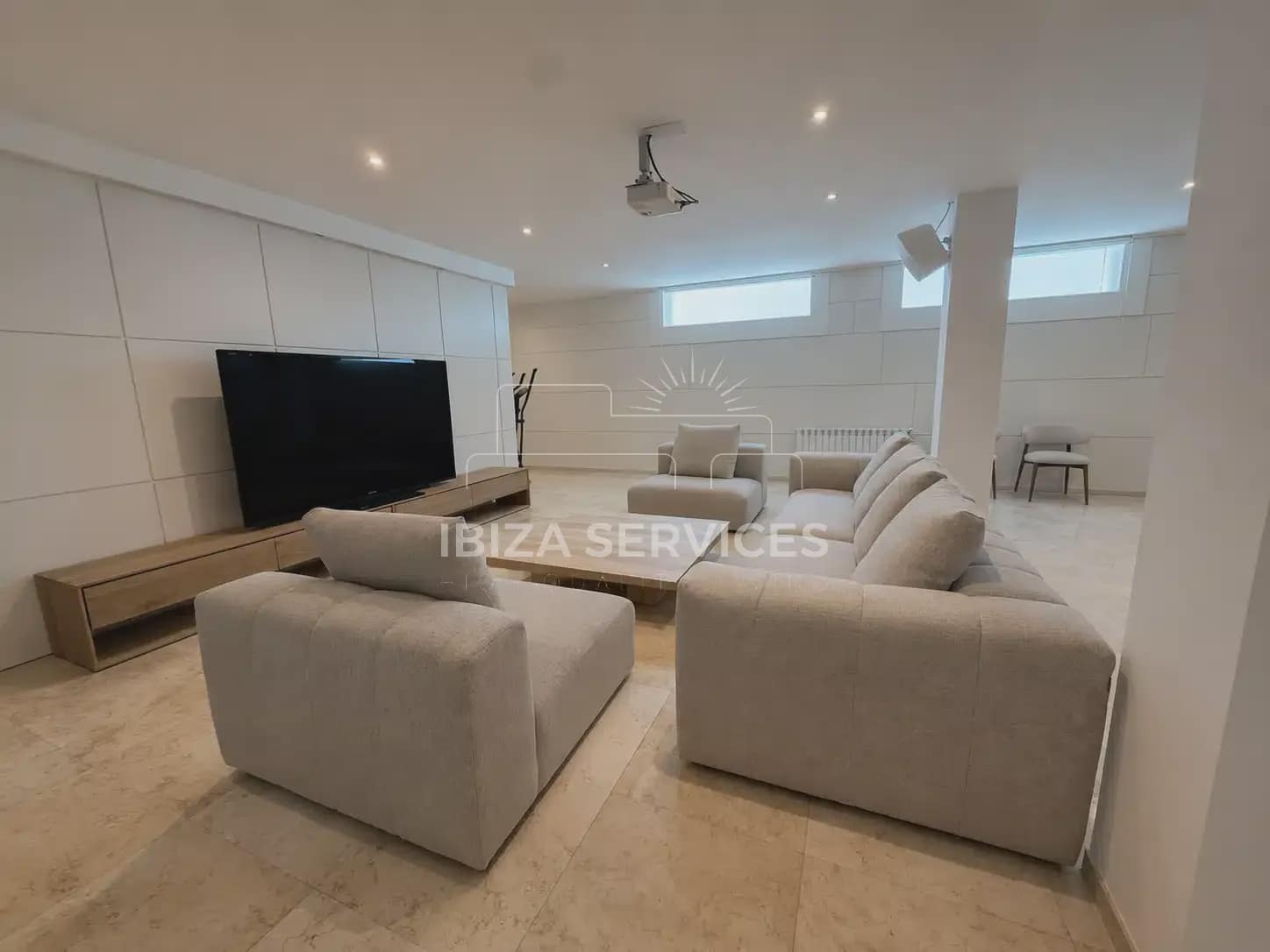 5 bedroom Villa for rent in Cala Salada with pool garage - € 14,000 (Ref: 9834808)