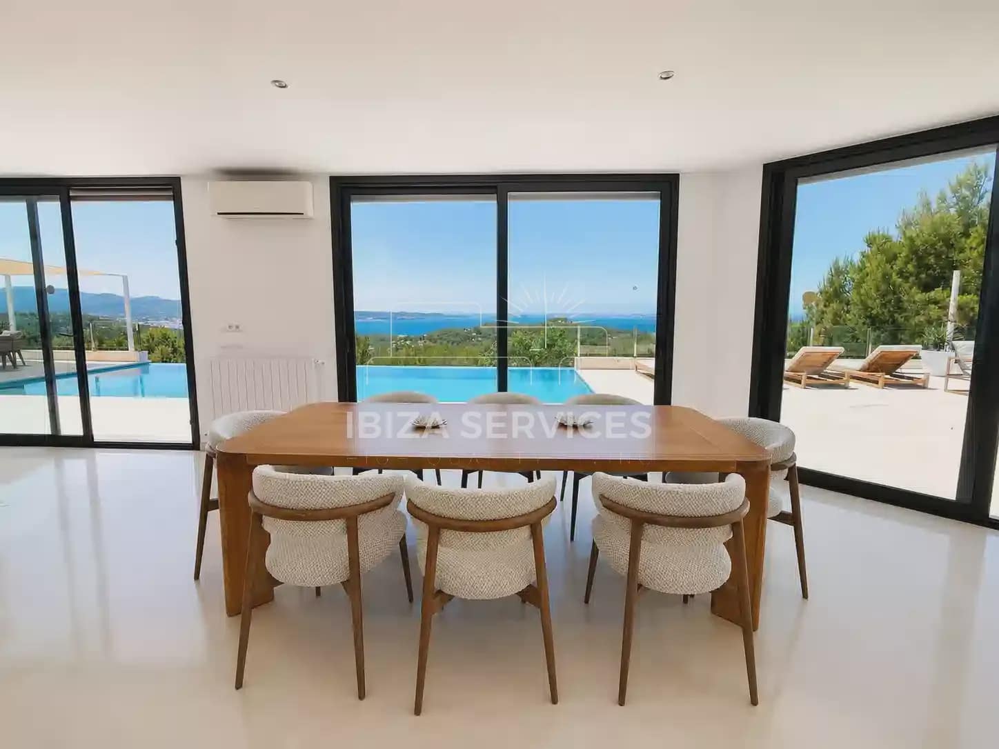 5 bedroom Villa for rent in Cala Salada with pool garage - € 14,000 (Ref: 9834808)