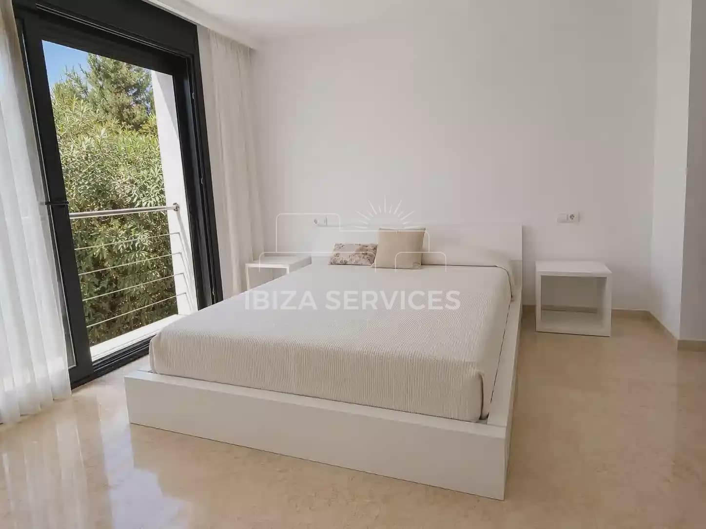 5 bedroom Villa for rent in Cala Salada with pool garage - € 14,000 (Ref: 9834808)