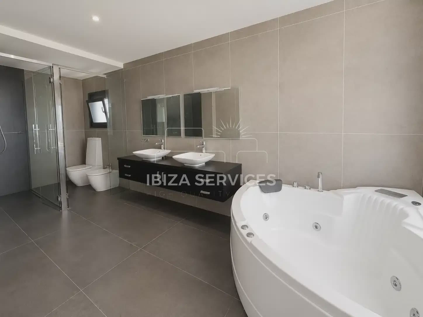 5 bedroom Villa for rent in Cala Salada with pool garage - € 14,000 (Ref: 9834808)