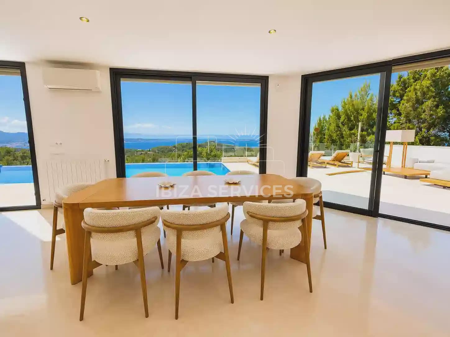 5 bedroom Villa for rent in Cala Salada with pool garage - € 14,000 (Ref: 9834808)
