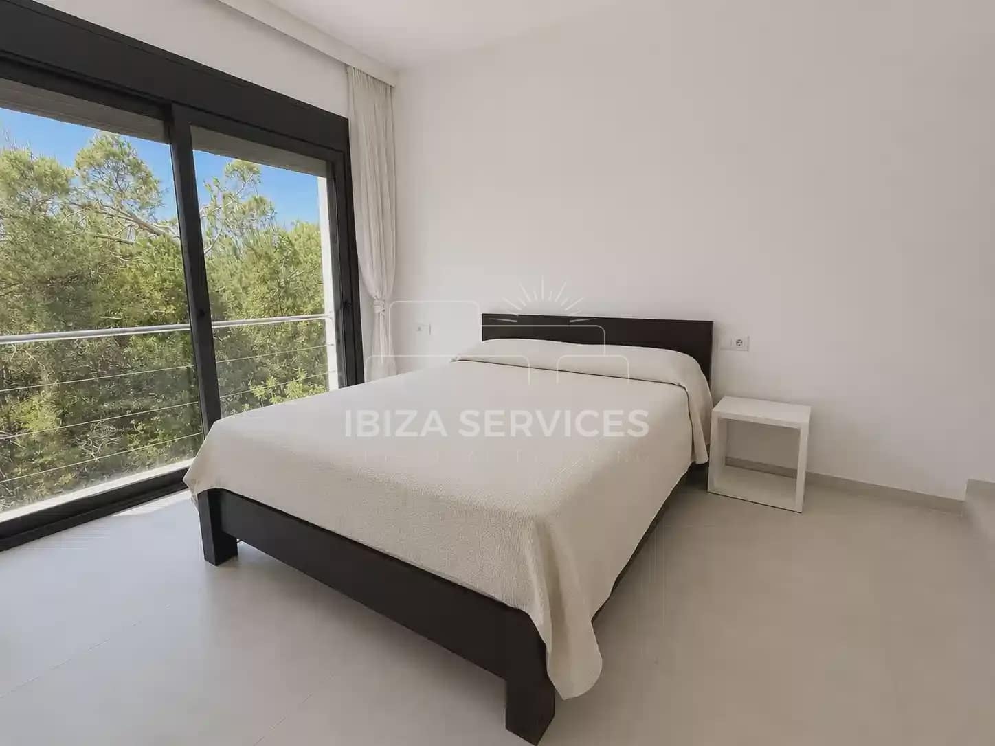 5 bedroom Villa for rent in Cala Salada with pool garage - € 14,000 (Ref: 9834808)