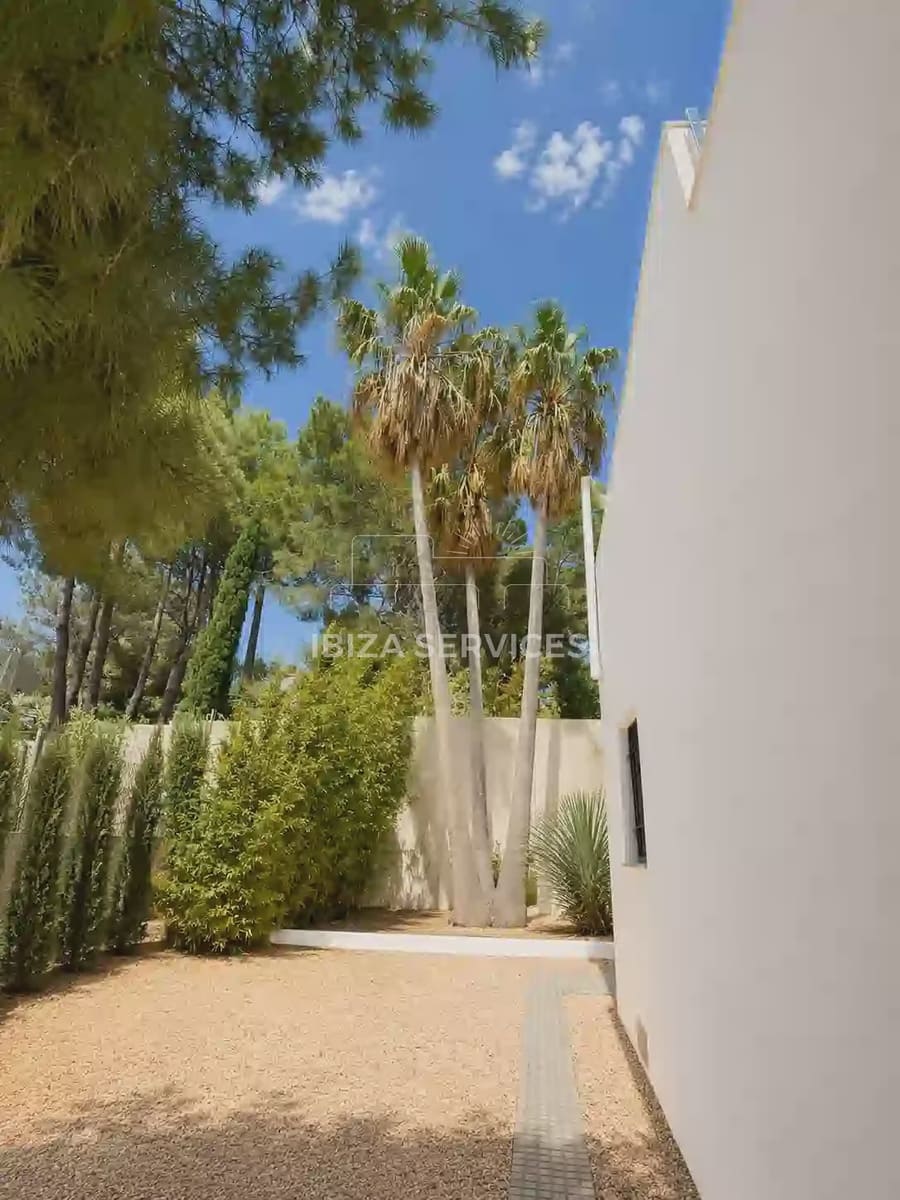 5 bedroom Villa for rent in Cala Salada with pool garage - € 14,000 (Ref: 9834808)