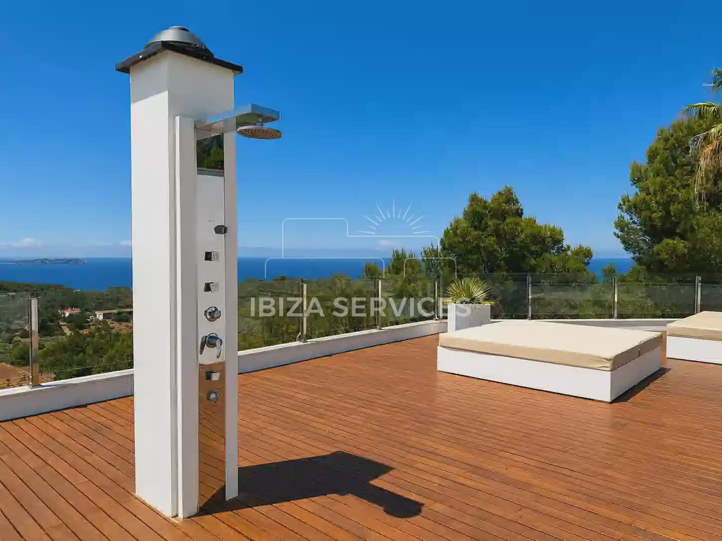 5 bedroom Villa for rent in Cala Salada with pool garage - € 14,000 (Ref: 9834808)