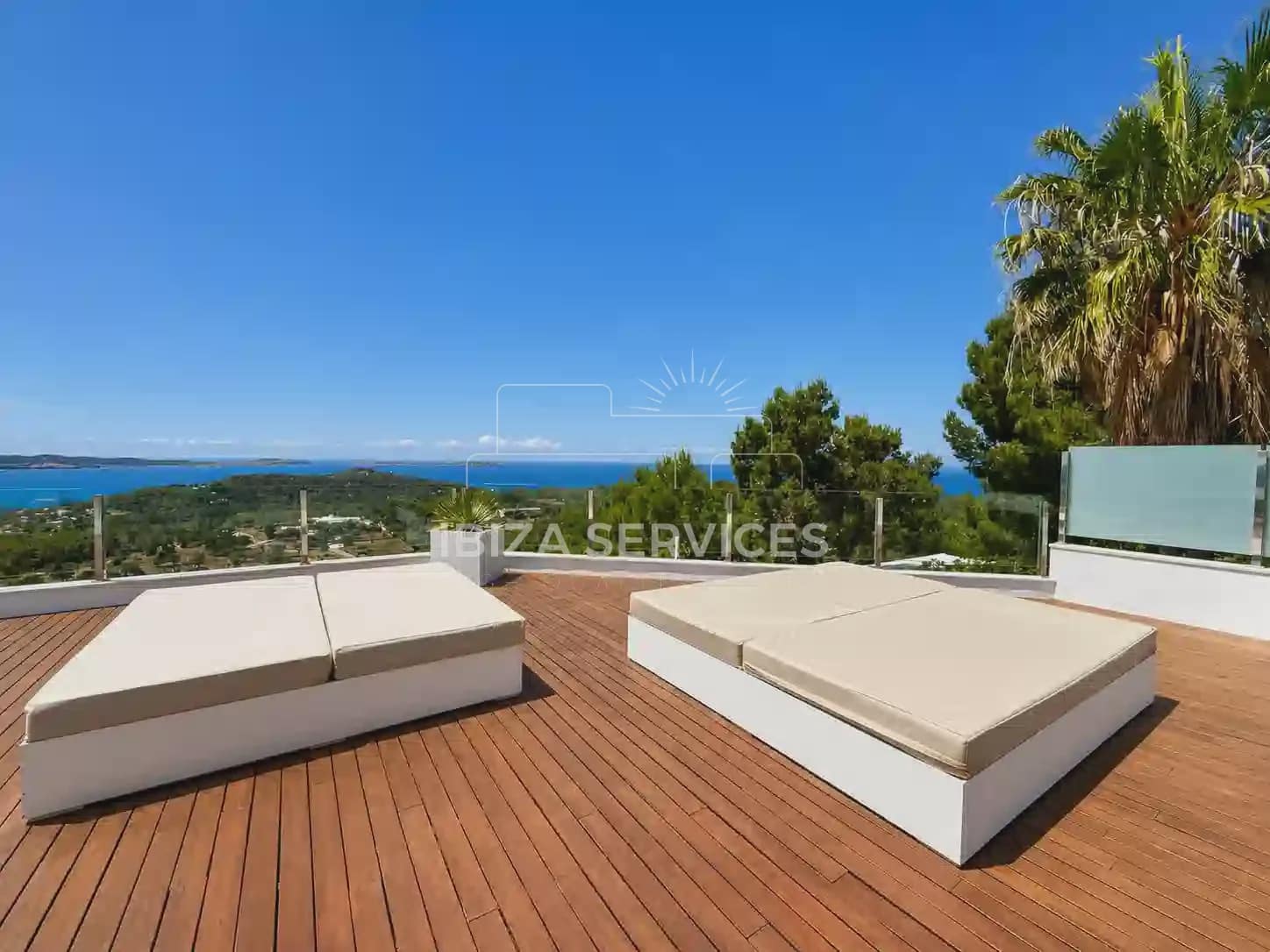 5 bedroom Villa for rent in Cala Salada with pool garage - € 14,000 (Ref: 9834808)